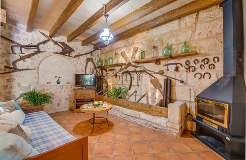 Sa Pobla Ski Chalet | Rustic house Cal Tio with pool in Mallorca