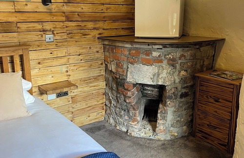 Axminster House | Rustic King