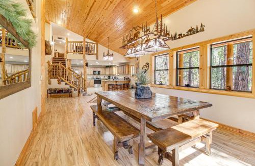 Pinetop-Lakeside House | Rustic Lakeside Cabin on 3 Acres with Nature Views!