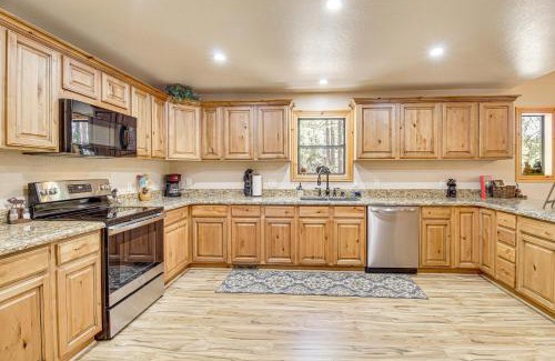 Pinetop-Lakeside House | Rustic Lakeside Cabin on 3 Acres with Nature Views!