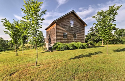 Waveland Cabin | Rustic Lamar Cabin w/Deck & Private Hot Tub