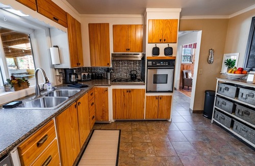 Canon City Cabin | Rustic lodge centrally located to all the Royal Gorge attractions