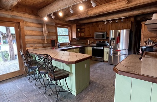 Mars Hill Cabin | Rustic log cabin~ HOT TUB~ Breathtaking mountian views near Hatley Point