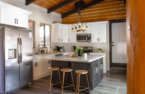 Munds Park House | Rustic Log Cabin in Munds Park