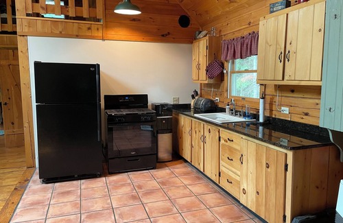 Maidstone Cabin | Rustic log cabin on beautiful Maidstone Lake