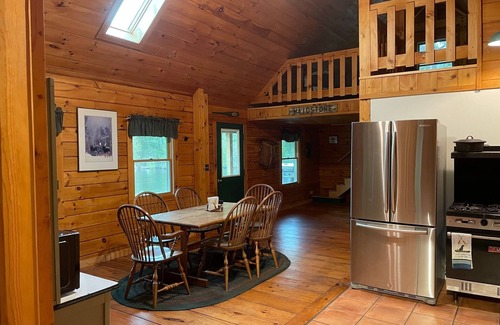 Maidstone Cabin | Rustic log cabin on beautiful Maidstone Lake