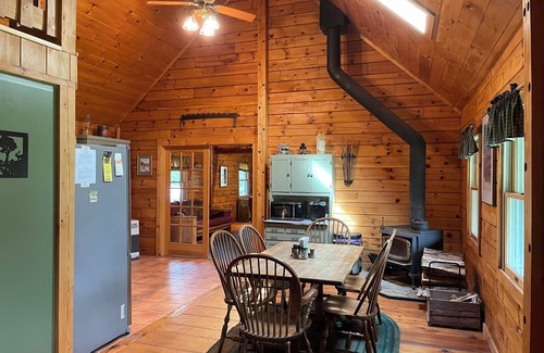 Maidstone Cabin | Rustic log cabin on beautiful Maidstone Lake