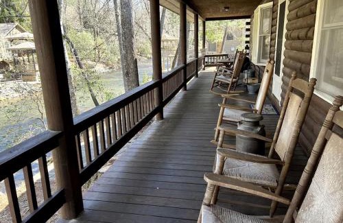 Hiawassee House | Rustic Log Cabin Rental near Chattahoochee National Forest, Georgia