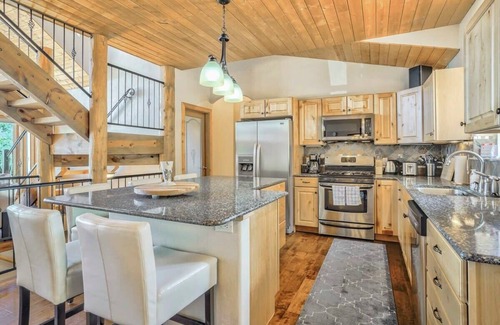 Woodland Park Ski Chalet | Rustic Lux! Private Cabin, Hot Tub, Game Room A+