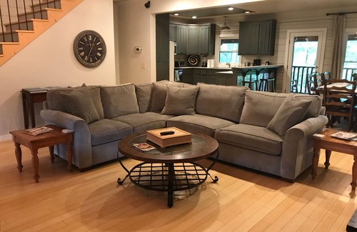 Dahlonega Cabin | Rustic Luxury at its finest- Individual Rooms, Suites, & Cabins or book it all!