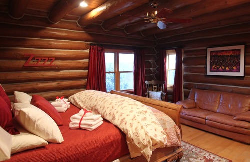 Blue Mounds Cabin | Rustic Luxury Awaits In This Beautiful Full Log Lodge On 44 Private Acres
