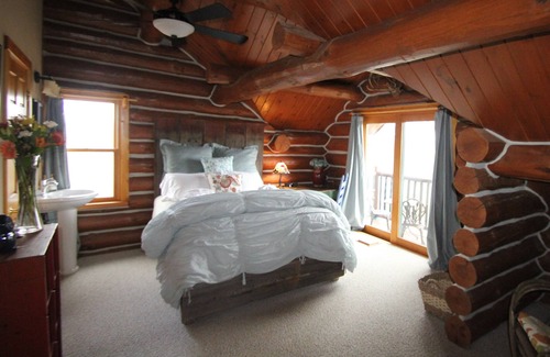 Blue Mounds Cabin | Rustic Luxury Awaits In This Beautiful Full Log Lodge On 44 Private Acres