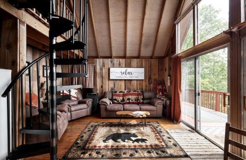 Paw Paw House | Rustic-Modern Chalet w/Fire Pit, Deck & Views in Slanesville, WV