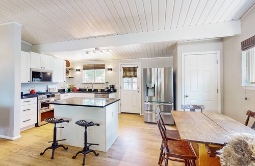 Central Colorado Springs House | Rustic mountain view home w/large yard, pond, & updated kitchen - dog-friendly