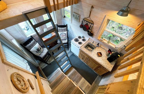 Newport Cabin | Rustic Mt. Farmer Cabin Retreat – Nature, Quiet, and Mountain View’s.