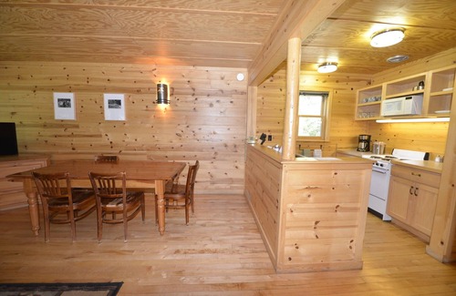 Mazama Cabin | Rustic One Bedroom Cabin