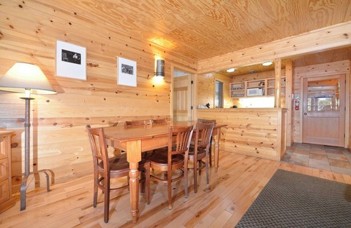 Mazama Cabin | Rustic One Bedroom Cabin