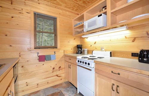 Mazama Cabin | Rustic One Bedroom Cabin