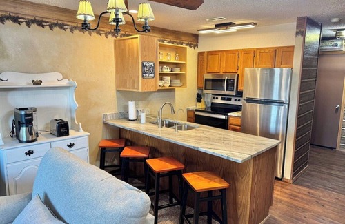 Notch Estates Condo | Rustic Ozark Retreat (First Responder Owner)