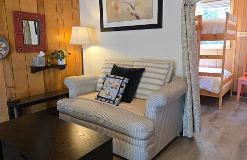Port Angeles House | Rustic Pines Retreat