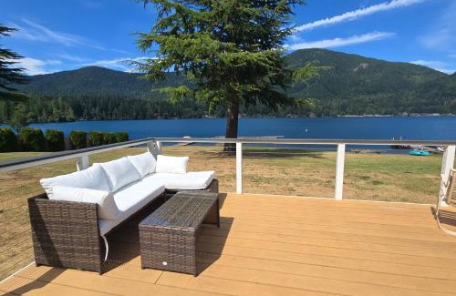 Port Angeles House | Rustic Pines Retreat