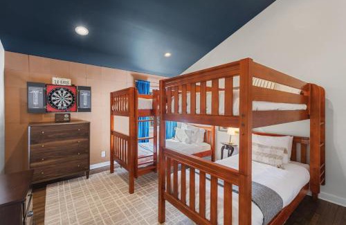 Greenwood House | Rustic plus Western - Walk to Bars, Coffee and Restaurants