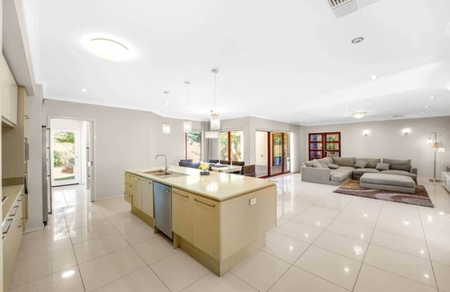 Point Cook House | Rustic Point Cook Family Home near Sanctuary Lakes