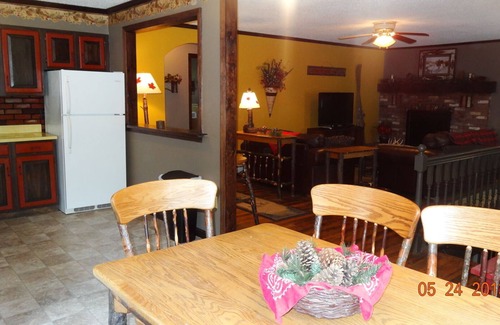 Athol House | RUSTIC RETREAT-2 story-inground pool and patio-fireplace-firepit-deck-wifi2 bath
