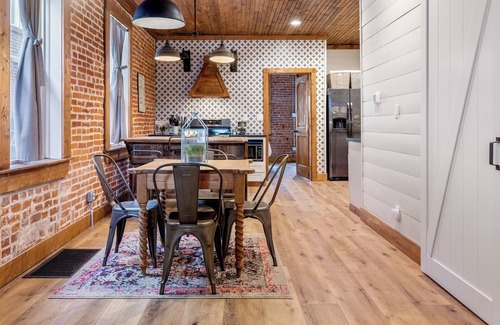 The Hill Apartment | Rustic Retreat on The Hill by StayLage