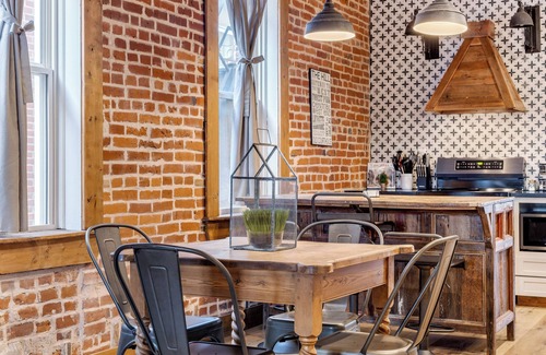 The Hill Apartment | Rustic Retreat on The Hill by StayLage