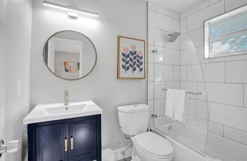 Poinciana Park Apartment | Rustic Retreats Cozy 1BR for 2 guests minutes from Las Olas