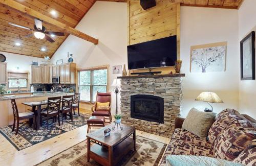 Young Harris House | Rustic Ridge Cabin