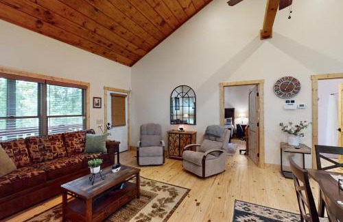 Young Harris House | Rustic Ridge Cabin