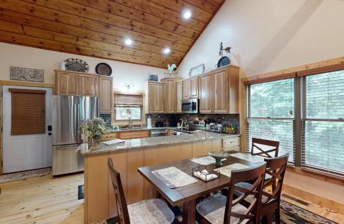 Young Harris House | Rustic Ridge Cabin