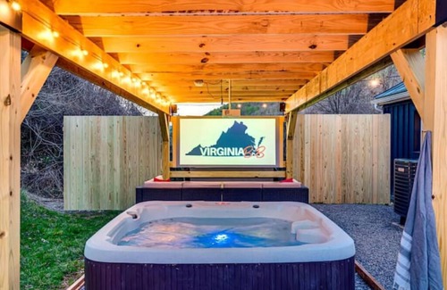 Stanley Cabin | Rustic Ridge Hot Tub Outdoor theater EVChrg Arcade