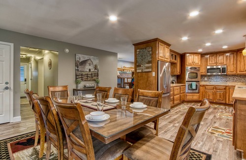 Sevierville House | Rustic River Lodge by HoneyBearCabins