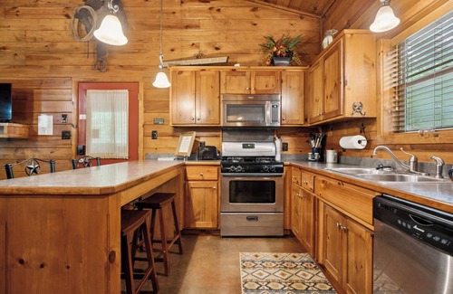Bismarck Cabin | Rustic Romance Cabin with Hot Tub