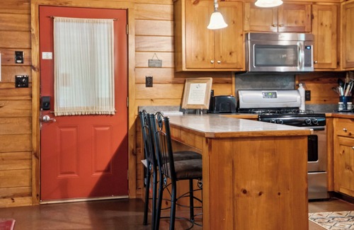 Bismarck Cabin | Rustic Romance Cabin with Hot Tub