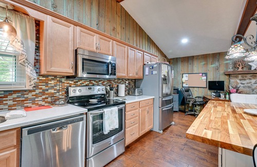 Russell Springs House | Rustic Russell Springs Home Near Marina & Lake!