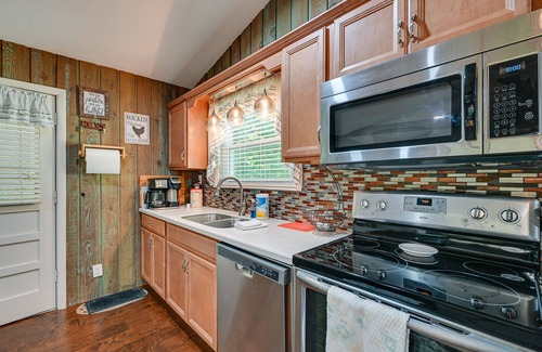 Russell Springs House | Rustic Russell Springs Home Near Marina & Lake!
