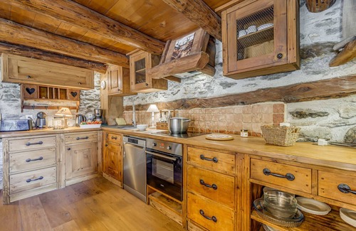 Les Brevieres Ski Chalet | Rustic Savoyard chalet for 12 in Tignes, near slopes