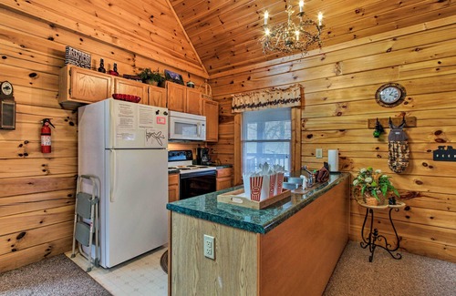Sevierville Cabin | Rustic Sevierville Cabin w/Covered Porch!