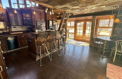 Kanab House | Rustic Soul Retreat I Private Hot Tub I Central Location