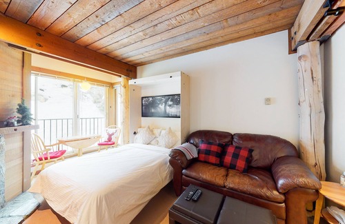Big White Ski Resort Condo | Rustic studio near the slopes with hot tub, sauna, & efficient layout