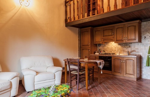 Sovicille Apartment | Rustic style house immersed in the countryside near Siena with swimming pool