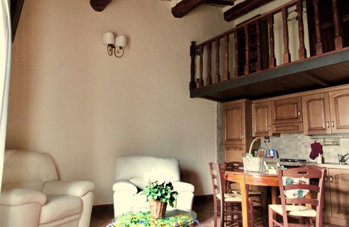 Sovicille Apartment | Rustic style house immersed in the countryside near Siena with swimming pool