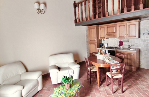 Sovicille Apartment | Rustic style house immersed in the countryside near Siena with swimming pool