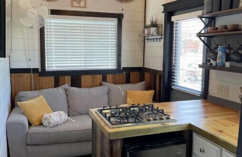 Pinetop-Lakeside House | Rustic Tiny House in Lakeside
