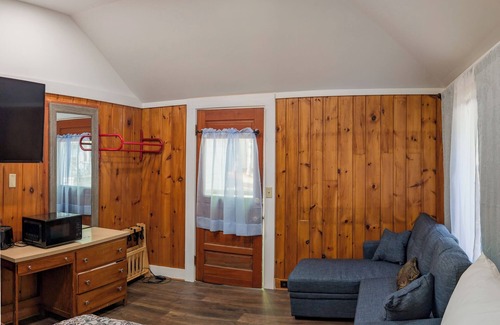 Bar Harbor Cabin | Rustic Traditional Cabin Cabin 10B