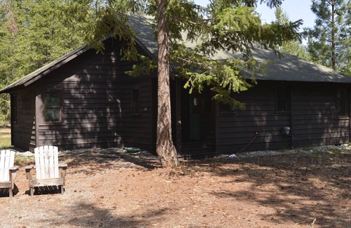 Mazama Cabin | Rustic Two Bedroom Cabin